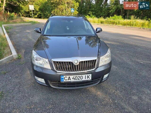Серый Шкода Октавия Скаут, объемом двигателя 1.8 л и пробегом 222 тыс. км за 6000 $, фото 1 на Automoto.ua