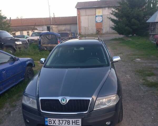 Серый Шкода Октавия Скаут, объемом двигателя 2 л и пробегом 340 тыс. км за 6750 $, фото 1 на Automoto.ua