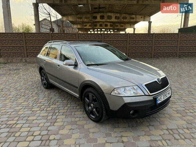 Серый Шкода Октавия Скаут, объемом двигателя 1.98 л и пробегом 211 тыс. км за 5700 $, фото 1 на Automoto.ua