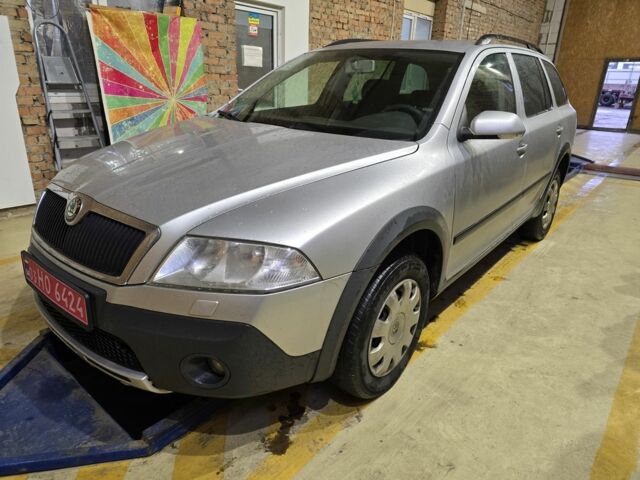 Сірий Шкода Octavia Scout, об'ємом двигуна 1.6 л та пробігом 211 тис. км за 7500 $, фото 1 на Automoto.ua