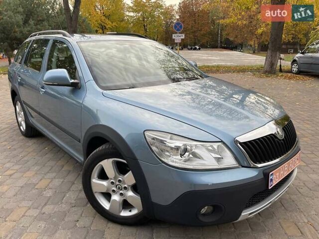 Серый Шкода Октавия Скаут, объемом двигателя 1.8 л и пробегом 214 тыс. км за 8500 $, фото 1 на Automoto.ua