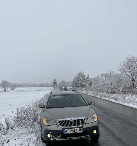 Сірий Шкода Octavia Scout, об'ємом двигуна 2 л та пробігом 258 тис. км за 8800 $, фото 1 на Automoto.ua