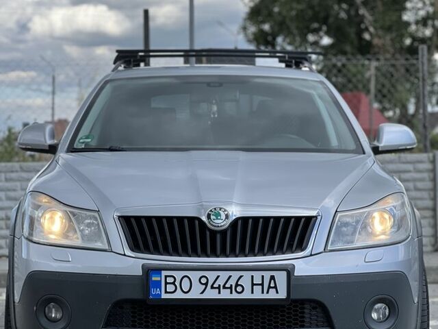 Сірий Шкода Octavia Scout, об'ємом двигуна 2 л та пробігом 228 тис. км за 12799 $, фото 1 на Automoto.ua