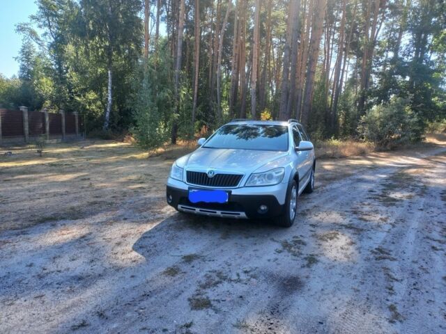 Серый Шкода Октавия Скаут, объемом двигателя 0 л и пробегом 224 тыс. км за 7750 $, фото 1 на Automoto.ua