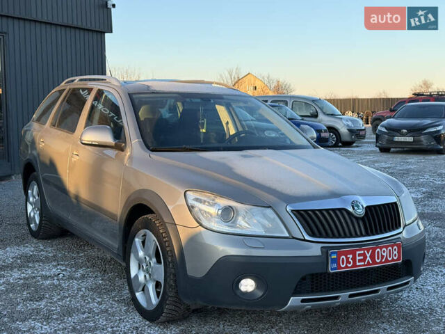 Сірий Шкода Octavia Scout, об'ємом двигуна 2 л та пробігом 251 тис. км за 11750 $, фото 1 на Automoto.ua