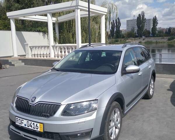 Сірий Шкода Octavia Scout, об'ємом двигуна 2 л та пробігом 255 тис. км за 16150 $, фото 1 на Automoto.ua