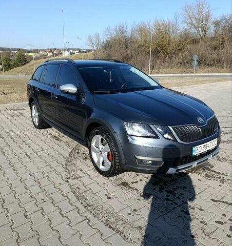 Серый Шкода Октавия Скаут, объемом двигателя 1.97 л и пробегом 263 тыс. км за 16000 $, фото 1 на Automoto.ua
