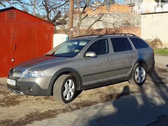 Сірий Шкода Octavia Scout, об'ємом двигуна 2 л та пробігом 215 тис. км за 8500 $, фото 1 на Automoto.ua