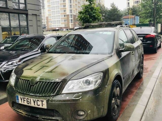 Синий Шкода Октавия Скаут, объемом двигателя 2 л и пробегом 265 тыс. км за 4000 $, фото 1 на Automoto.ua