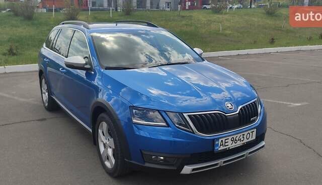 Синий Шкода Октавия Скаут, объемом двигателя 1.97 л и пробегом 224 тыс. км за 15600 $, фото 1 на Automoto.ua