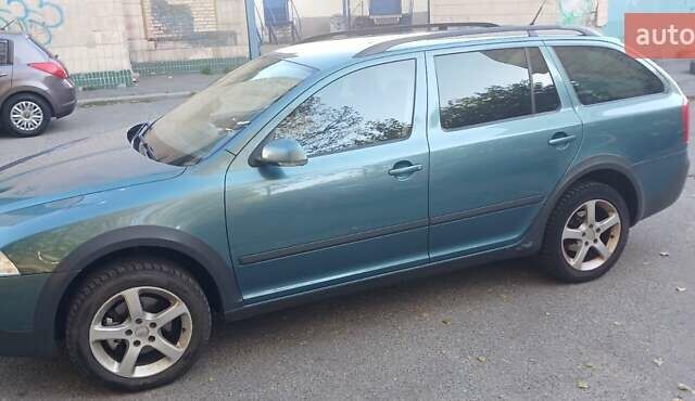 Зелений Шкода Octavia Scout, об'ємом двигуна 1.97 л та пробігом 263 тис. км за 7500 $, фото 1 на Automoto.ua