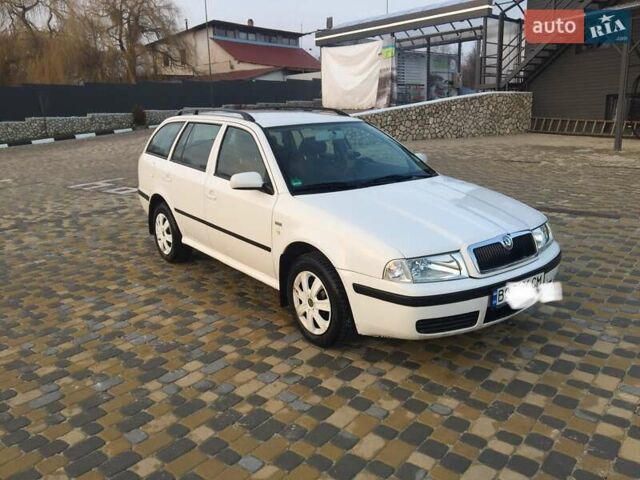 Білий Шкода Октавія Тур, об'ємом двигуна 1.6 л та пробігом 225 тис. км за 4500 $, фото 1 на Automoto.ua