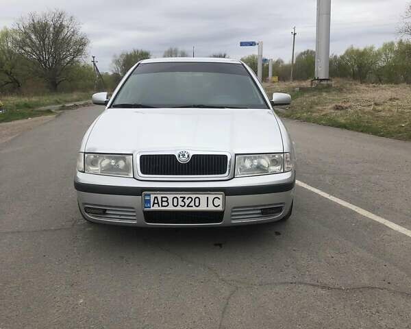 Серый Шкода Октавия Тур, объемом двигателя 1.6 л и пробегом 300 тыс. км за 4000 $, фото 1 на Automoto.ua