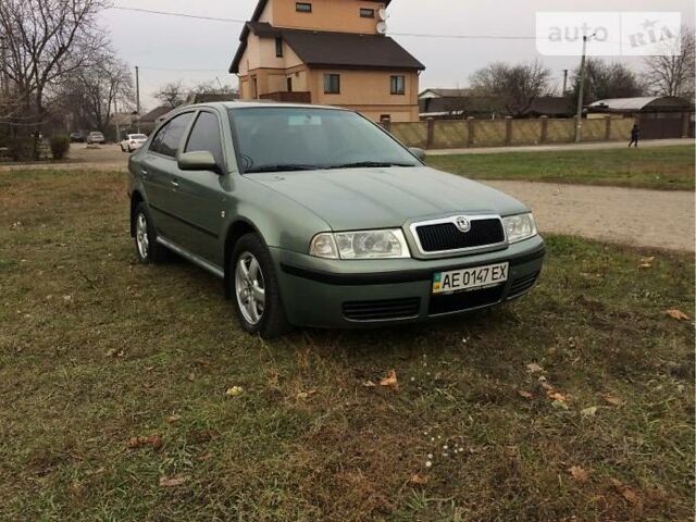 Зелений Шкода Октавія Тур, об'ємом двигуна 2 л та пробігом 210 тис. км за 5900 $, фото 1 на Automoto.ua