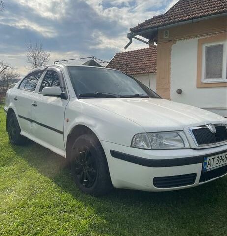 Білий Шкода Октавія, об'ємом двигуна 1.6 л та пробігом 274 тис. км за 2800 $, фото 1 на Automoto.ua