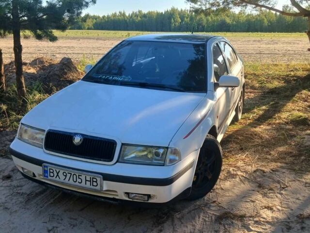 Білий Шкода Октавія, об'ємом двигуна 2 л та пробігом 300 тис. км за 3000 $, фото 1 на Automoto.ua