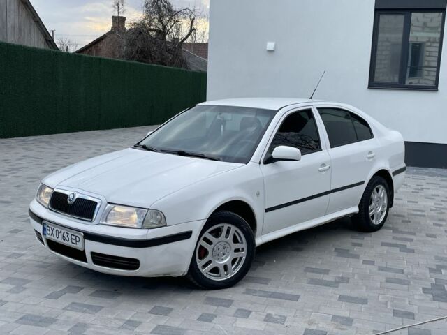 Белый Шкода Октавия, объемом двигателя 1.8 л и пробегом 287 тыс. км за 3900 $, фото 1 на Automoto.ua