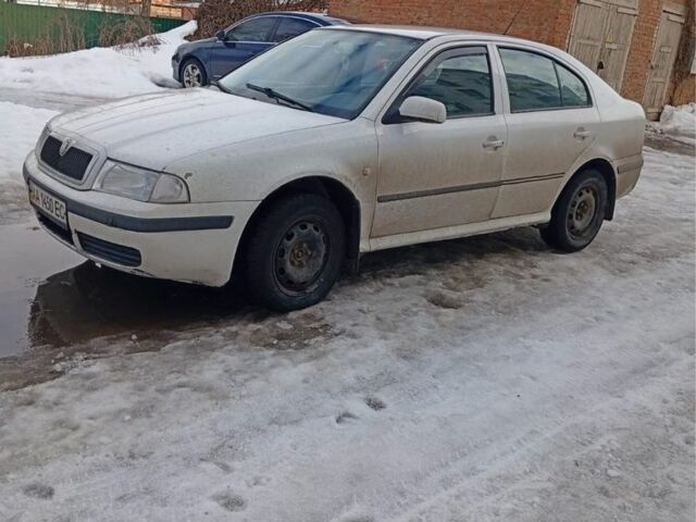 Белый Шкода Октавия, объемом двигателя 1.6 л и пробегом 498 тыс. км за 3020 $, фото 1 на Automoto.ua