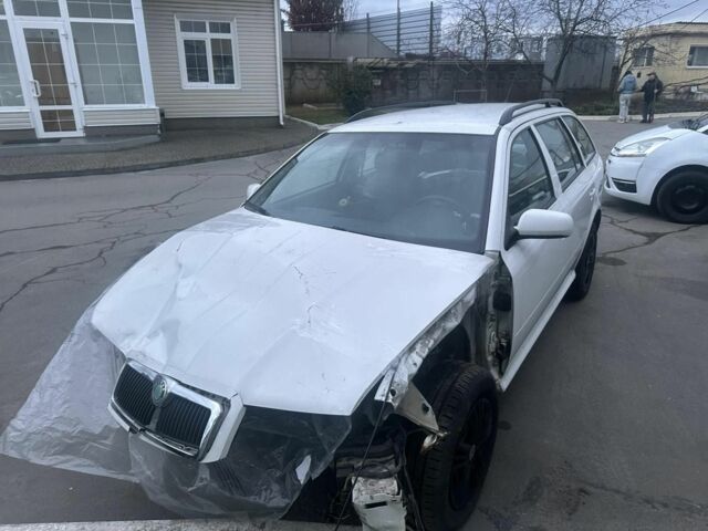 Белый Шкода Октавия, объемом двигателя 1.6 л и пробегом 150 тыс. км за 1850 $, фото 1 на Automoto.ua