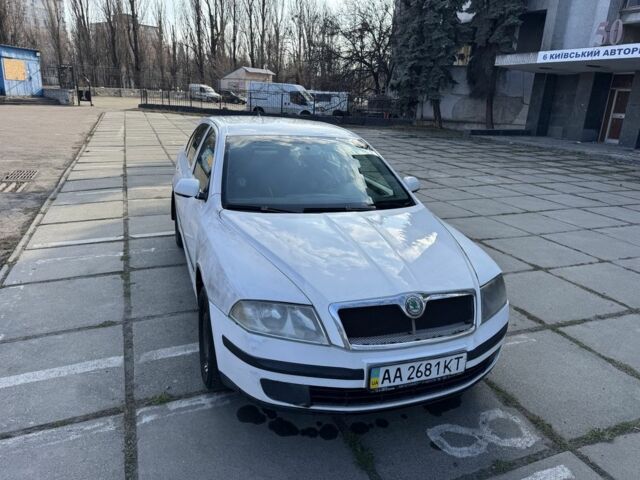 Белый Шкода Октавия, объемом двигателя 1.6 л и пробегом 369 тыс. км за 3050 $, фото 1 на Automoto.ua