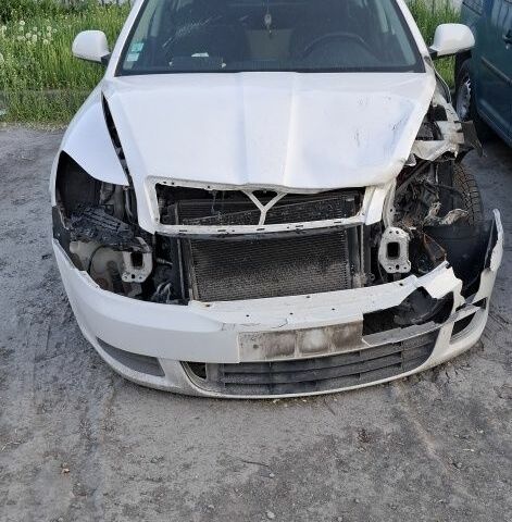 Белый Шкода Октавия, объемом двигателя 1.6 л и пробегом 280 тыс. км за 3900 $, фото 1 на Automoto.ua