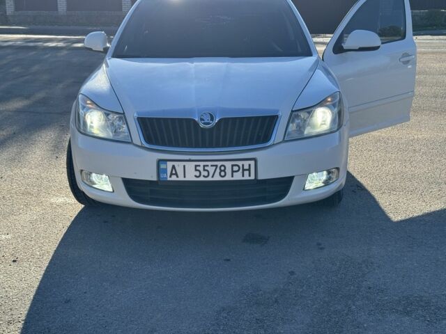 Белый Шкода Октавия, объемом двигателя 1.6 л и пробегом 280 тыс. км за 6500 $, фото 1 на Automoto.ua