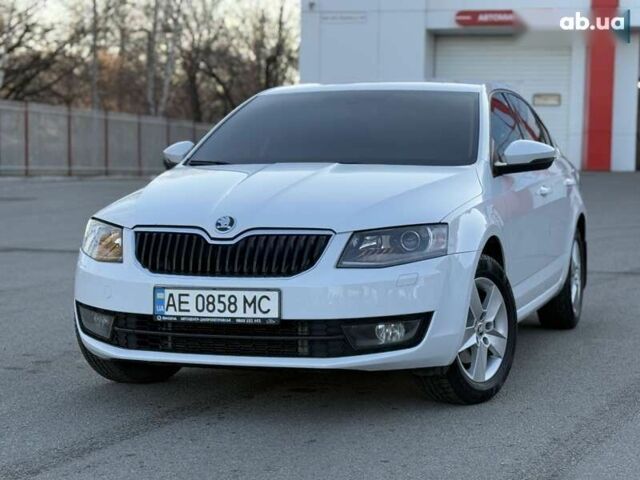 Белый Шкода Октавия, объемом двигателя 2 л и пробегом 228 тыс. км за 12800 $, фото 1 на Automoto.ua