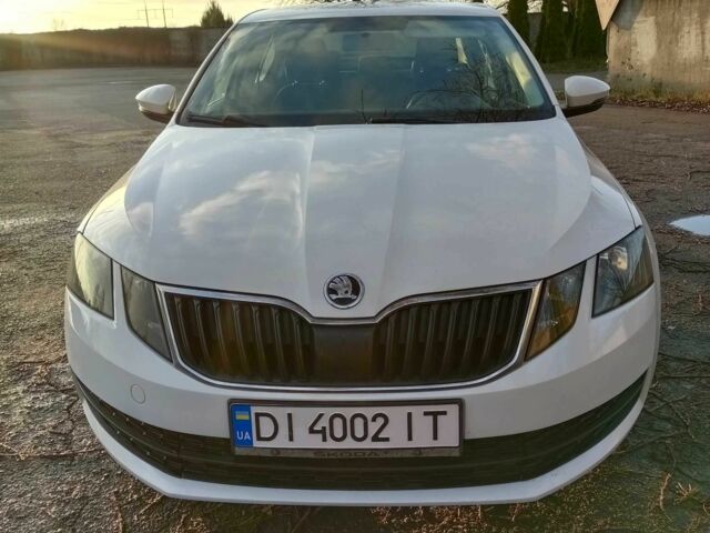 Белый Шкода Октавия, объемом двигателя 1.6 л и пробегом 211 тыс. км за 11700 $, фото 1 на Automoto.ua