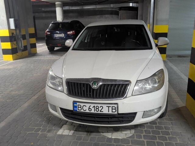Білий Шкода Октавія, об'ємом двигуна 2 л та пробігом 223 тис. км за 11000 $, фото 1 на Automoto.ua