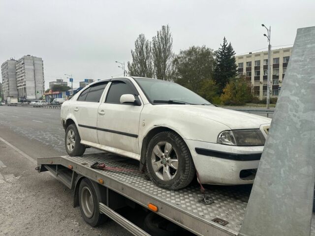 Белый Шкода Октавия, объемом двигателя 1.6 л и пробегом 200 тыс. км за 1800 $, фото 1 на Automoto.ua