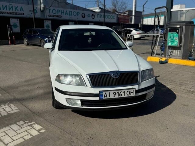 Белый Шкода Октавия, объемом двигателя 2 л и пробегом 250 тыс. км за 4500 $, фото 1 на Automoto.ua