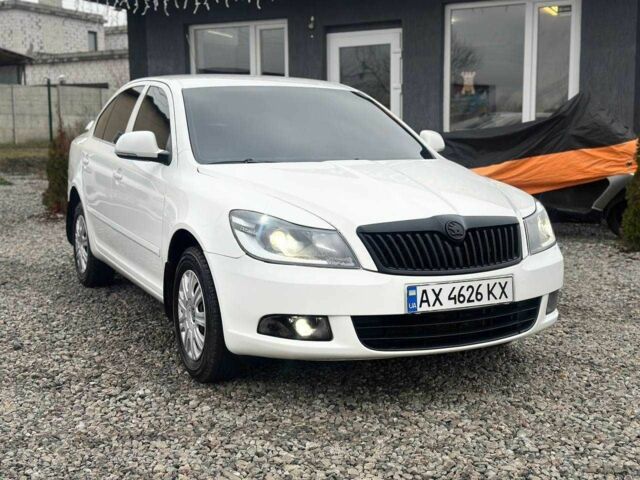 Білий Шкода Октавія, об'ємом двигуна 1.8 л та пробігом 212 тис. км за 7200 $, фото 1 на Automoto.ua