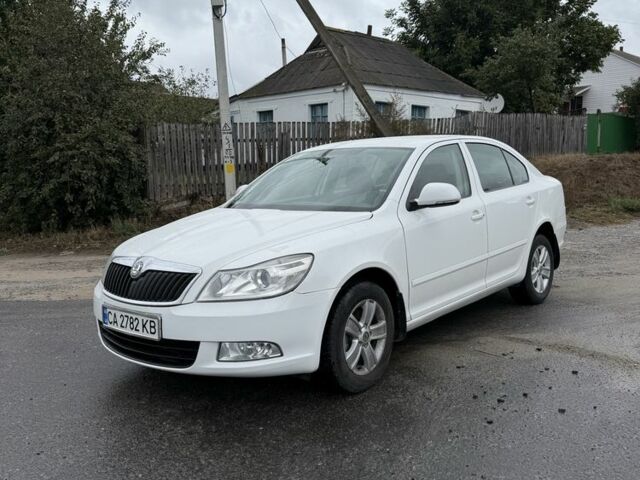 Білий Шкода Октавія, об'ємом двигуна 1.6 л та пробігом 230 тис. км за 6500 $, фото 1 на Automoto.ua