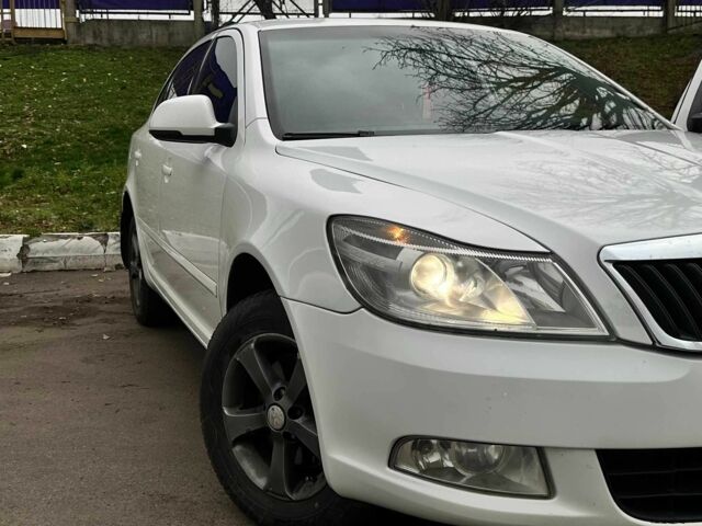 Білий Шкода Октавія, об'ємом двигуна 1.8 л та пробігом 290 тис. км за 7000 $, фото 1 на Automoto.ua