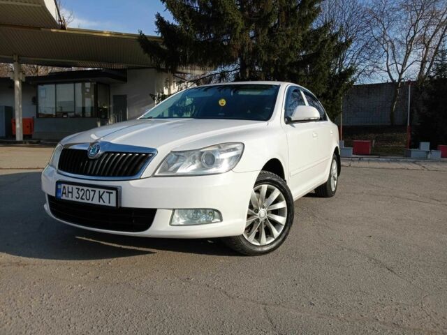 Белый Шкода Октавия, объемом двигателя 1.6 л и пробегом 240 тыс. км за 7950 $, фото 1 на Automoto.ua