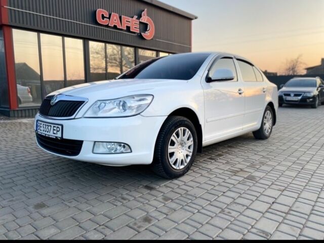 Білий Шкода Октавія, об'ємом двигуна 1.8 л та пробігом 245 тис. км за 9000 $, фото 1 на Automoto.ua