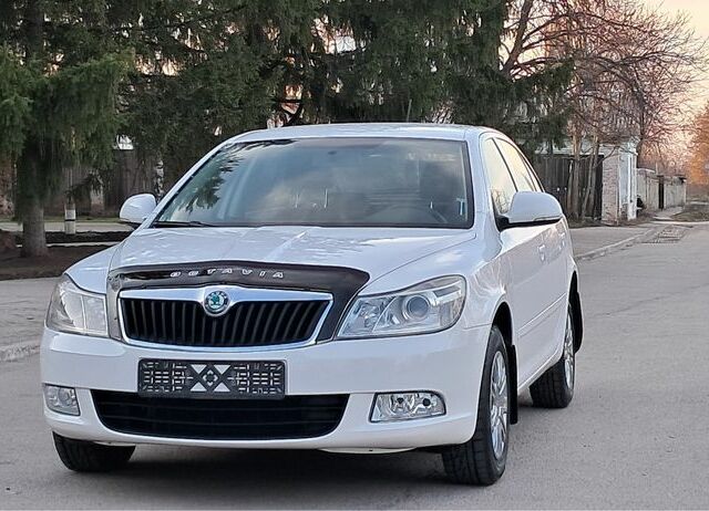 Белый Шкода Октавия, объемом двигателя 1.6 л и пробегом 105 тыс. км за 8300 $, фото 1 на Automoto.ua