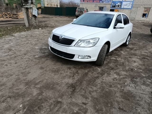 Белый Шкода Октавия, объемом двигателя 1 л и пробегом 200 тыс. км за 5000 $, фото 1 на Automoto.ua