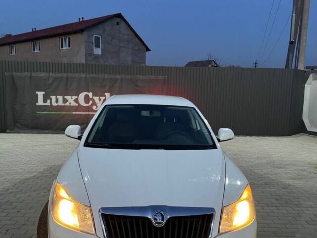 Белый Шкода Октавия, объемом двигателя 1.6 л и пробегом 260 тыс. км за 7600 $, фото 1 на Automoto.ua