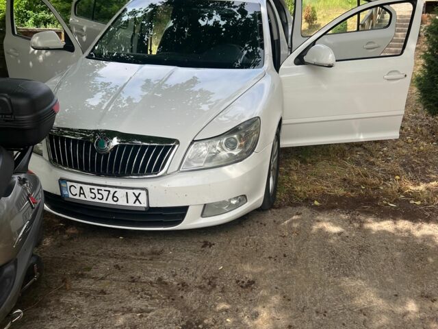 Білий Шкода Октавія, об'ємом двигуна 1.6 л та пробігом 344 тис. км за 287000 $, фото 1 на Automoto.ua