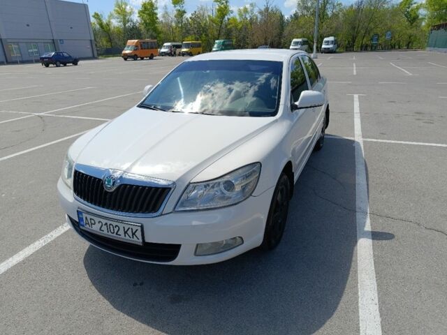 Белый Шкода Октавия, объемом двигателя 1.8 л и пробегом 205 тыс. км за 8100 $, фото 1 на Automoto.ua