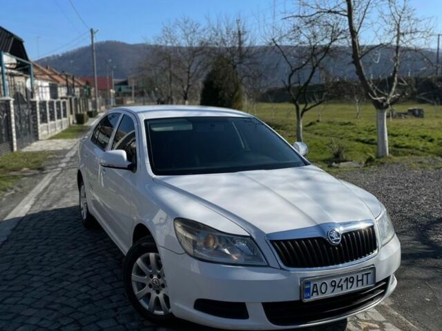 Белый Шкода Октавия, объемом двигателя 1.6 л и пробегом 236 тыс. км за 6750 $, фото 1 на Automoto.ua