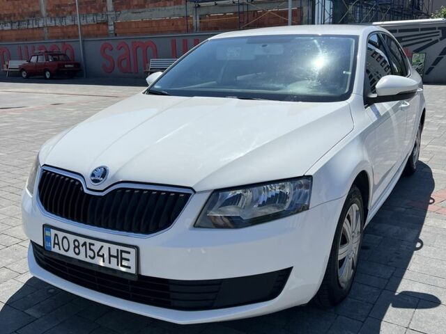 Белый Шкода Октавия, объемом двигателя 1.6 л и пробегом 230 тыс. км за 9000 $, фото 1 на Automoto.ua