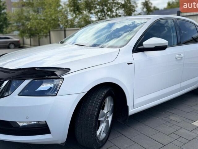 Білий Шкода Октавія, об'ємом двигуна 1.6 л та пробігом 275 тис. км за 10000 $, фото 1 на Automoto.ua