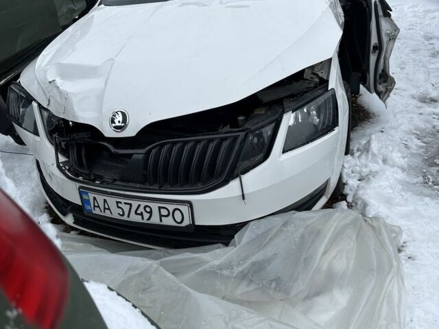 Белый Шкода Октавия, объемом двигателя 1.4 л и пробегом 147 тыс. км за 5800 $, фото 1 на Automoto.ua