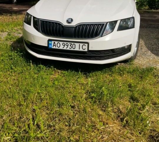 Білий Шкода Октавія, об'ємом двигуна 1.6 л та пробігом 262 тис. км за 11300 $, фото 1 на Automoto.ua