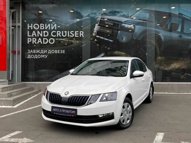 Белый Шкода Октавия, объемом двигателя 1.6 л и пробегом 12 тыс. км за 15422 $, фото 1 на Automoto.ua