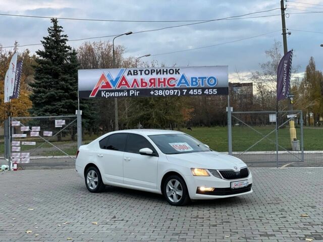 Білий Шкода Октавія, об'ємом двигуна 2 л та пробігом 198 тис. км за 14600 $, фото 1 на Automoto.ua