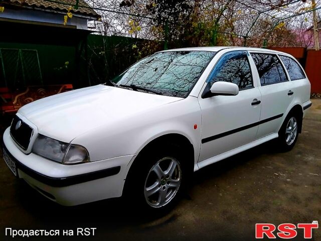 Белый Шкода Октавия, объемом двигателя 1.8 л и пробегом 289 тыс. км за 3600 $, фото 1 на Automoto.ua