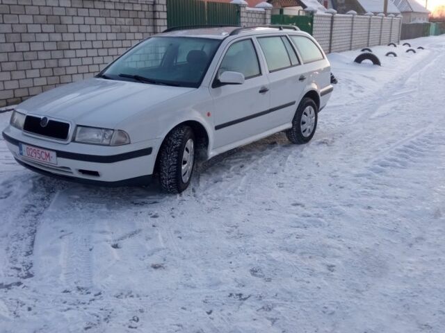 Белый Шкода Октавия, объемом двигателя 1.9 л и пробегом 300 тыс. км за 2000 $, фото 1 на Automoto.ua